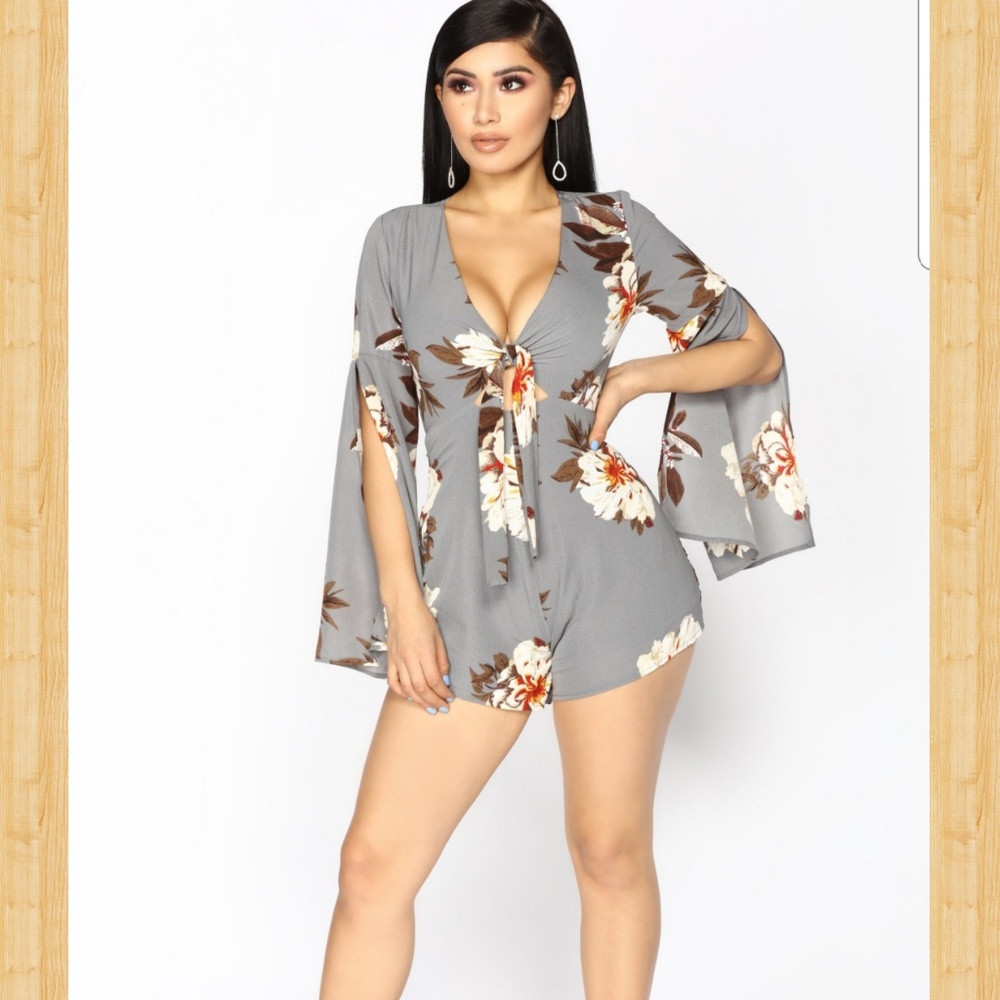 💗FASHION NOVA💗 romper floral gray